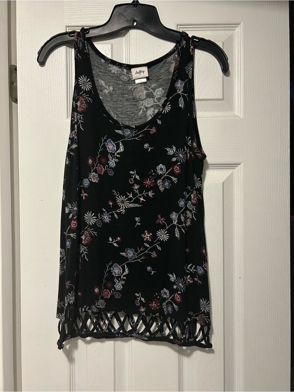 Daytrip Floral Crochet-Hem Tank Top - Black